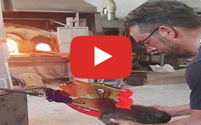 vidéo originale en verre de Murano : oh mon Dieu, un maître verrier, des visages de Picasso